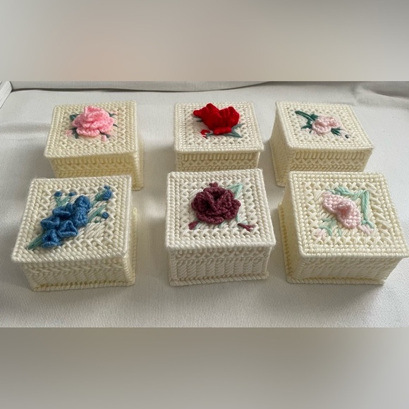 Set of 6 Handmade Plastic canvas & Yarn Floral Trinket Boxes - Picture 2 of 11